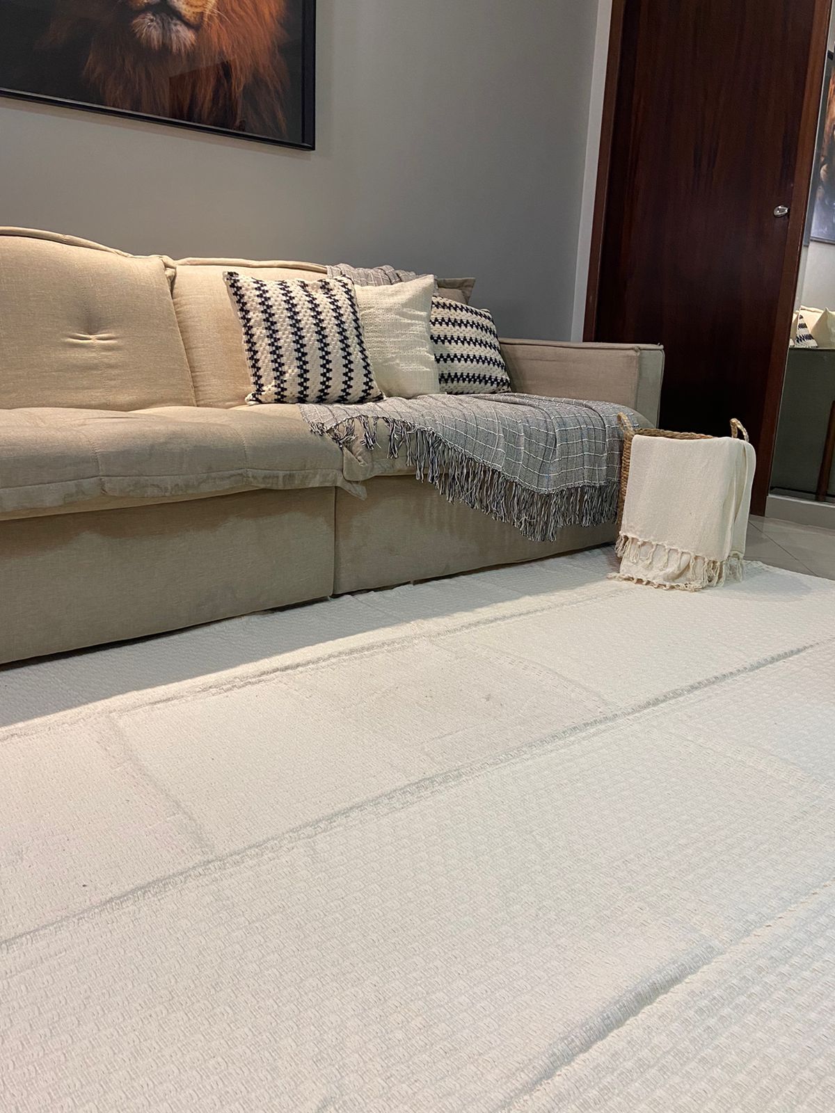 White Patterned Rug 1.50 x 2.00 meters