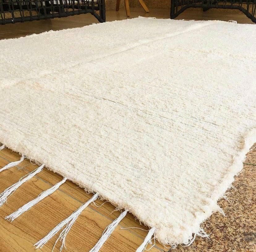 White Rug with Fringes 1.50 x 2.00 meters